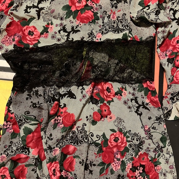 Je T'adore Sexy Intimate Lingerie Robe. - Picture 5 of 6